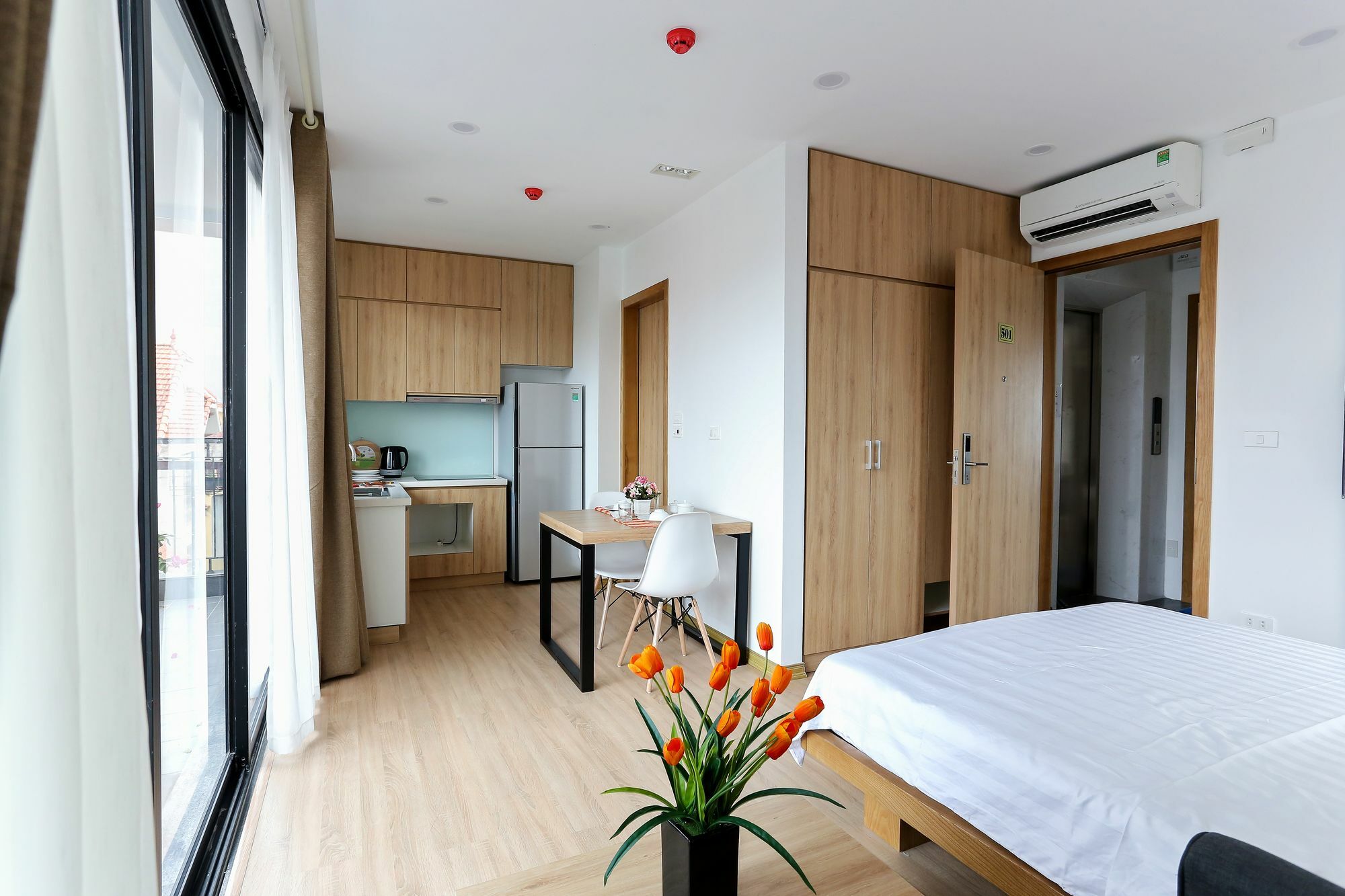 Quiet Hoang Quoc Viet Hotel & Apartment Hanoï Extérieur photo