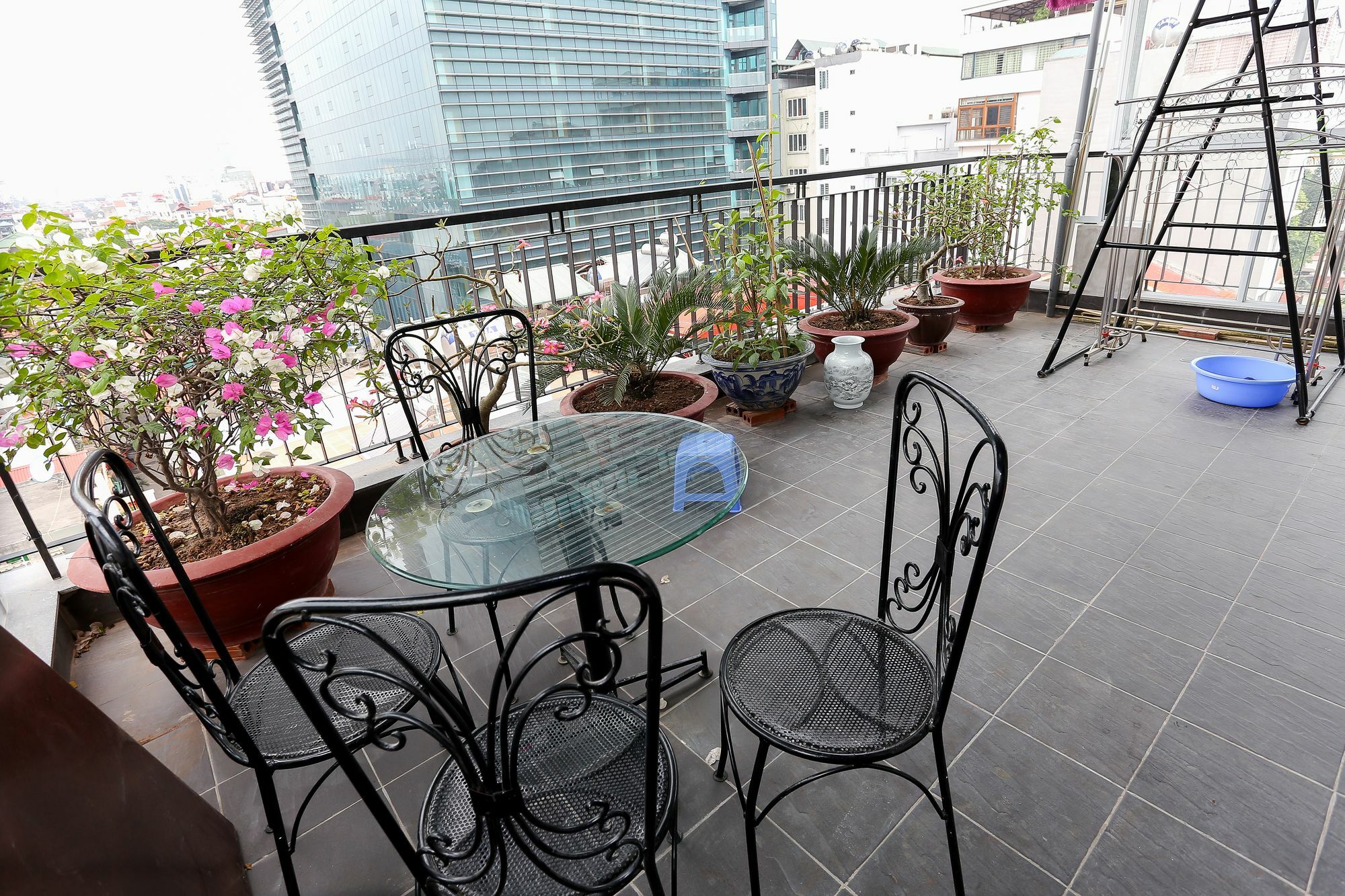 Quiet Hoang Quoc Viet Hotel & Apartment Hanoï Extérieur photo